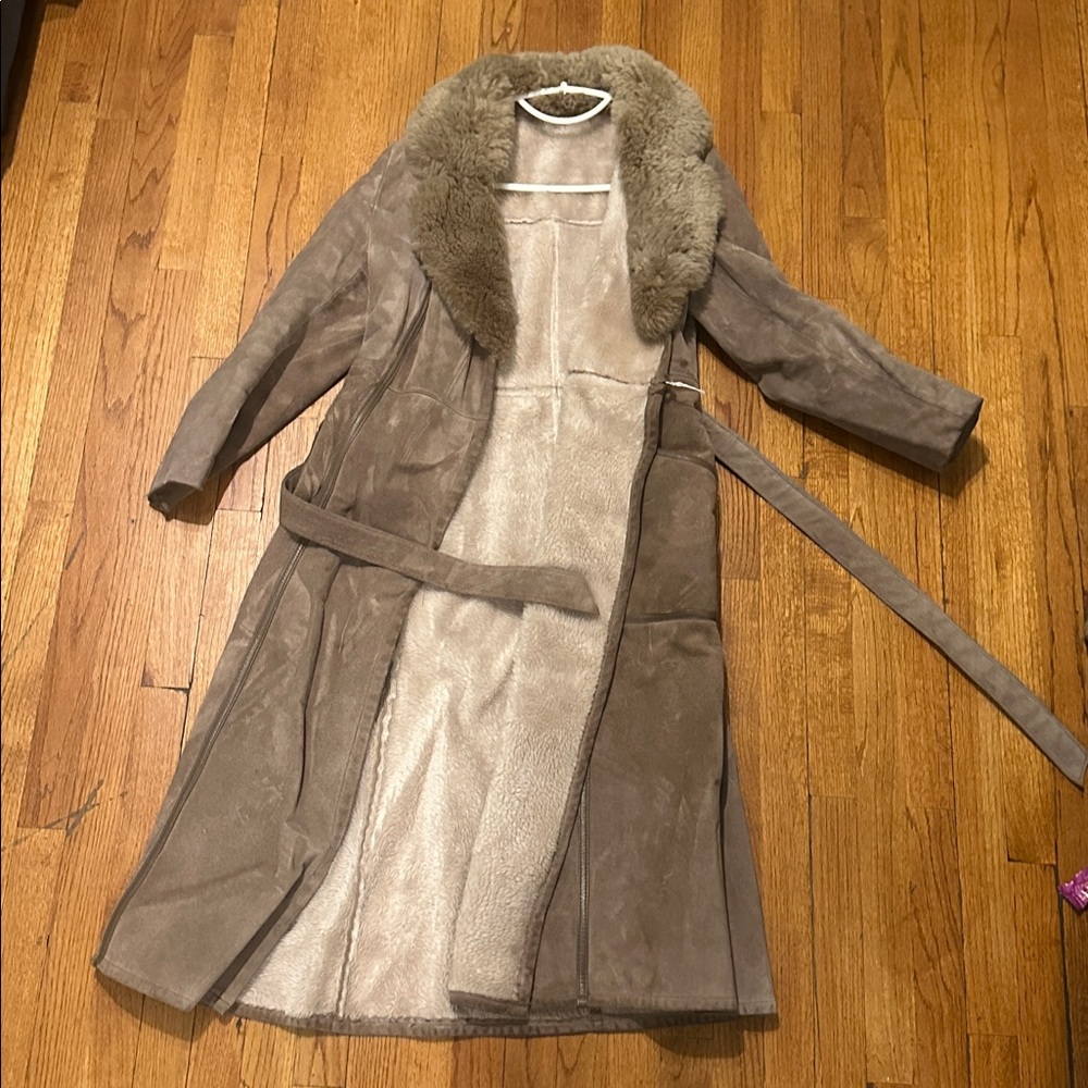 Women's Vintage Tan Shearling leather/suede Coat - Picture 4 of 7